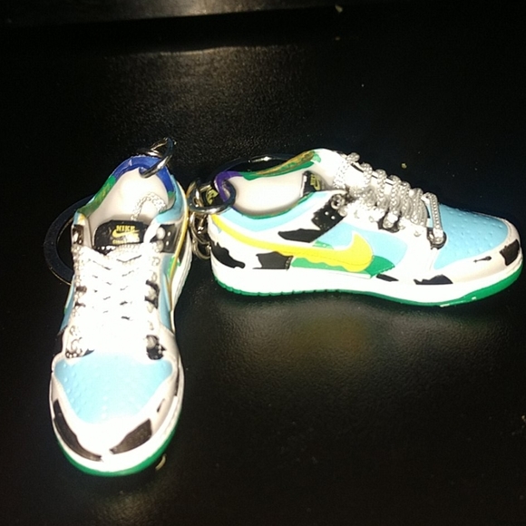 Nike sb X Ben & Jerry's key chain (limited) - Picture 1 of 4
